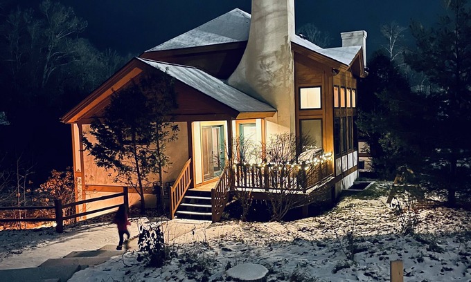 Boyne Falls Condominio | SKI IN / OUT, Upgraded Condo, Great Location for Ski Season and Summer