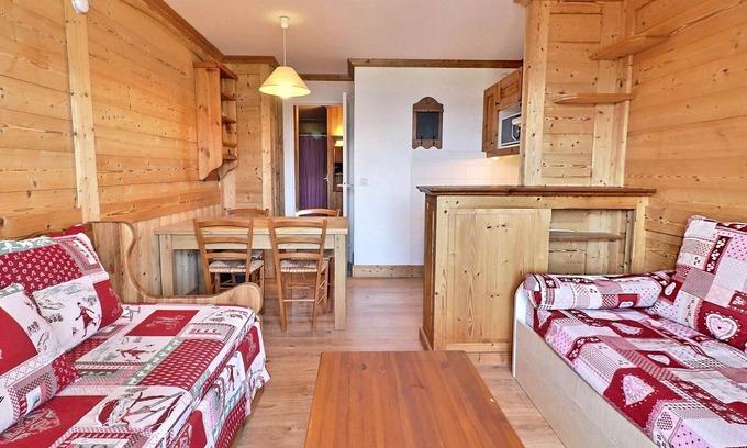 La Perriere Apartamento | Acogedor apartamento en La Tania para 4 personas con balcón y acceso directo a las pistas de esquí