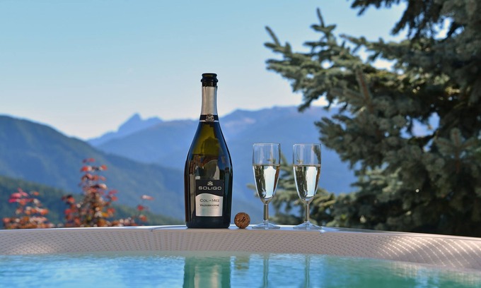 Maranza Apartamento | Ski-In / Ski-Out Apartment with Balcony, Sauna, & Jacuzzi; Pets Allowed, Parking Available