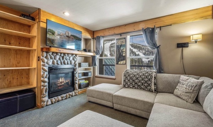 Sandpoint Condominio | Ski in Ski out at Schweitzer Mountain Resort | Great Views | Cozy Condo