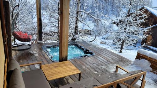 Les Claux Chalet De Esquí | Ski-in/Ski-out Chalet, Quiet Location, and Jacuzzi
