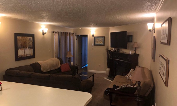 Ghent Condominio | Ski In / Ski Out 3BR2Bath Condo en Winterplace. Actualizaciones modernas. ¡Hermosa vista!