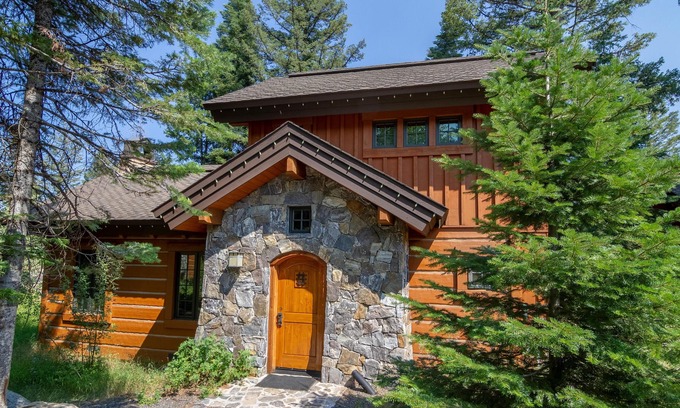 Tamarack Cabaña | Ski In/ Ski Out Cottage | Private Hot Tub