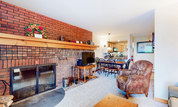 Central Vermont- Killington Condominio | Ski-in / ski-out en este condominio de Killington Resort con tenis y piscina compartida y bañera de hidromasaje