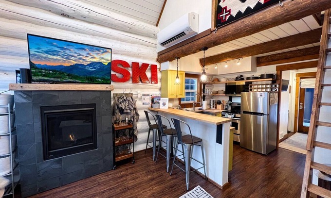 Whitefish Cabina | Black Bear Cabin # 3 2 BR 2 Cabina de baño - tiene capacidad para 6