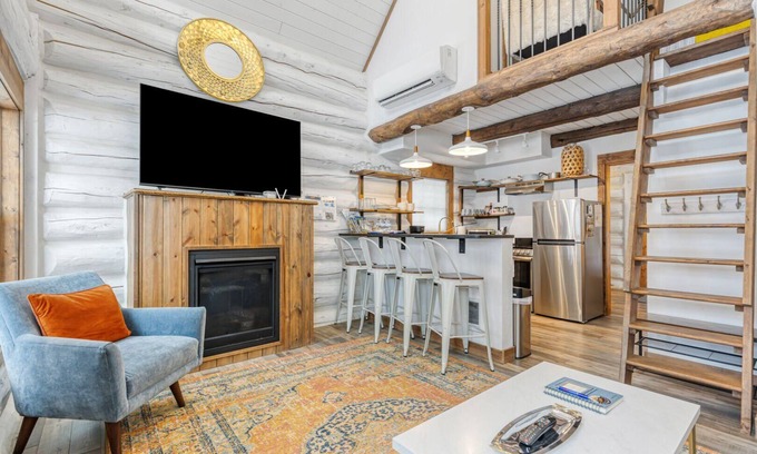 Whitefish Cabina | Black Bear Cabin # 1 2 BR 2 Cabina de baño - tiene capacidad para 6