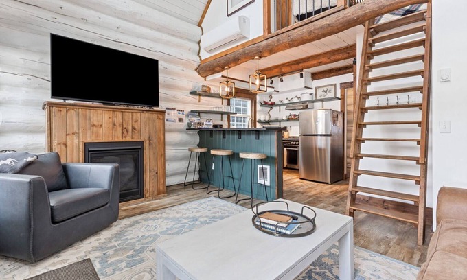 Whitefish Cabina | Black Bear Cabin # 2 2 BR 2 Cabina de baño - tiene capacidad para 6