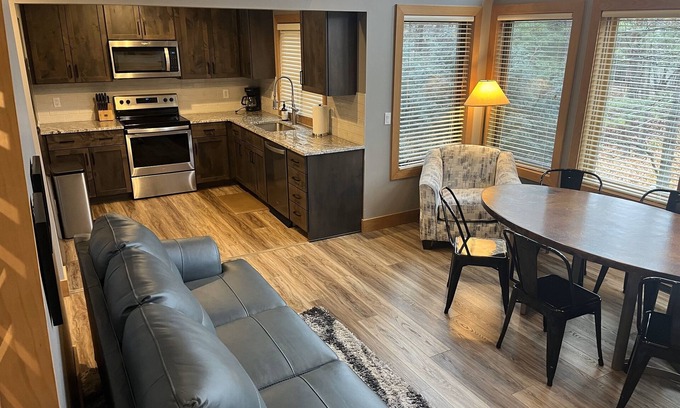 Boyne Falls Condominio | Disfrute de unas puras vacaciones de verano en Michigan. Reserva verano ahora.