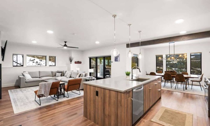 Powder Ridge Casa | Ski-in/Ski-Out Slopeside Luxury Condo in Big Sky