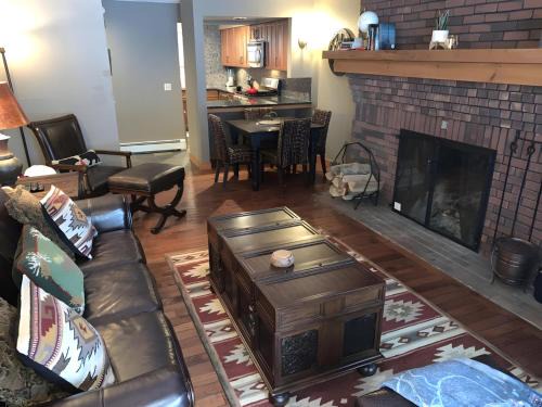 Central Vermont- Killington Casa | Ski-In, Ski-Out Sunrise Village Killington Condo - 2BR, Fireplace, Pool, Pet Friendly