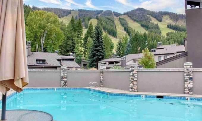 Warm Springs Condominio | Ski-in/Ski-out to Baldy + Outdoor Pool