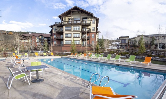Silvercreek Condominio | Ski In/Ski Out Top Floor with Views and Amenities- Heated Parking Garage