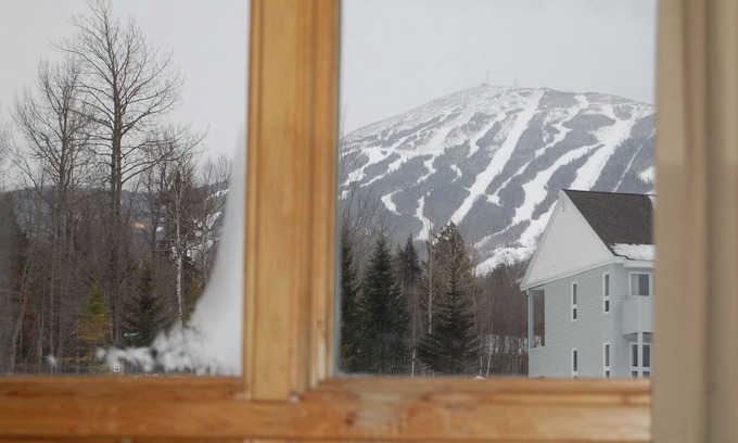 Carrabassett Valley Condominio | Ski-in / ski-out Snowbrook 2 BR 2 BA Condo