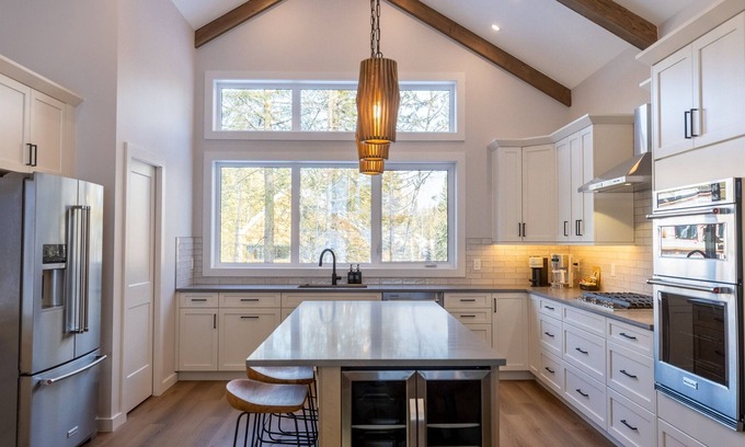 East Kootenay Chalet De Esquí | Ski In to your Hot Tub and Sauna. Luxurious