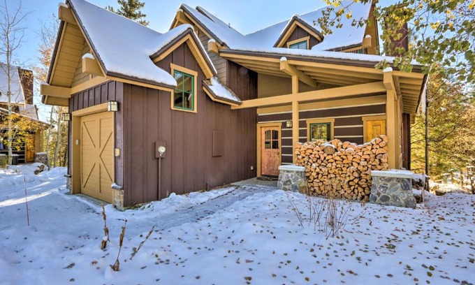 Tamarack Resort Casa | Ski-InandSki-Out Donnelly Townhome with Hot Tub!