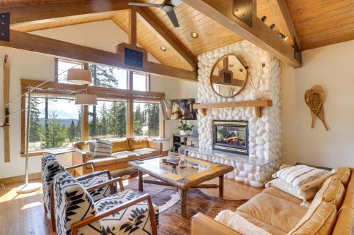 Whitefish Casa | Ski-InandSki-Out Whitefish Duplex with Hot Tub!