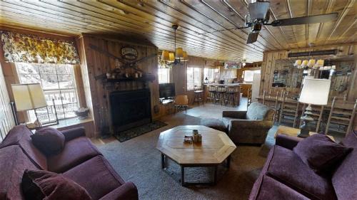 Red River Casa | Ski Lope Lodge - Fireplace - Washer - Dryer - Gas Grill