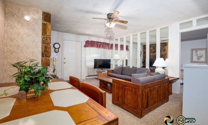 Mount Jackson Condominio | Ski/MTB/Golf Condo (#112) - Slope side | Mountain & golf course views | Walk-in access!