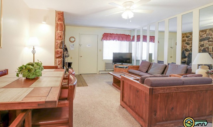 Mount Jackson Condominio | Ski/MTB/Golf Condo (#117) - Slope side | Ski slope & Resort views | Walk-in access!