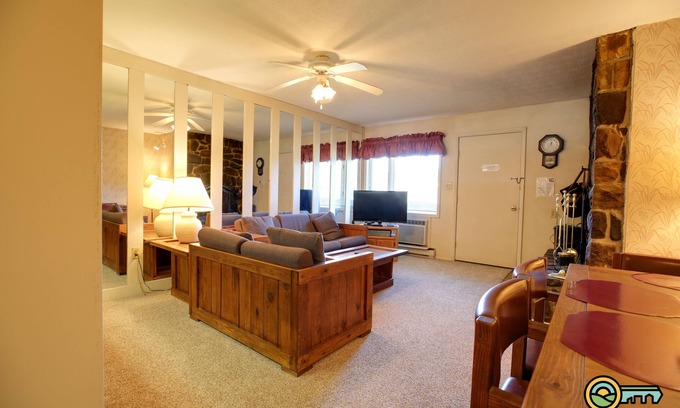Mount Jackson Condominio | Ski/MTB/Golf Condo (#121) - Slope side | Ski slope & Resort valley views!