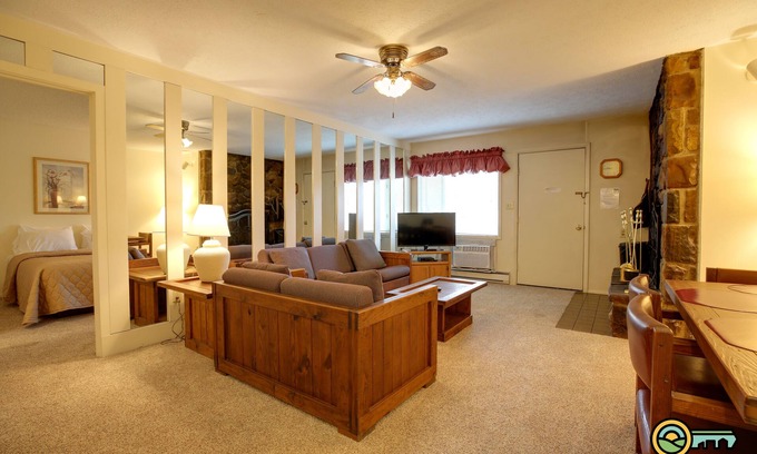 Mount Jackson Condominio | Ski/MTB/Golf Condo (#124) - Slope side | Wonderful mountain & golf course views!
