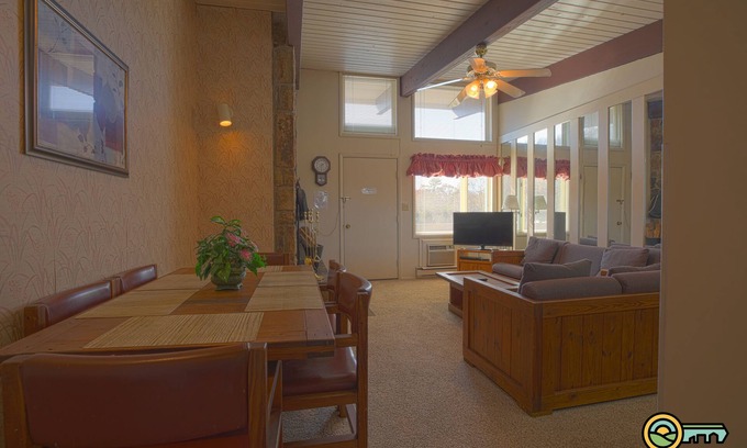 Mount Jackson Condominio | Ski/MTB/Golf Condo (#132) - Slope side | Mountain, golf course views | Vaulted ceilings!