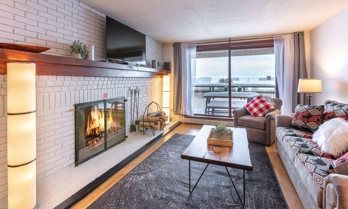 Central Vermont- Killington Condominio | Ski On-Ski Off Condo actualizado con chimenea de leña real y cama King - Killington