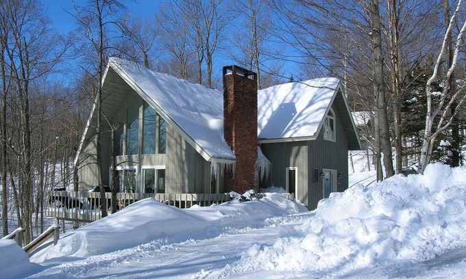 Ludlow Chalet De Esquí | Ski On, Ski off Okemo Trailside Appartment, Capacidad 6 / $ 500 por noche,