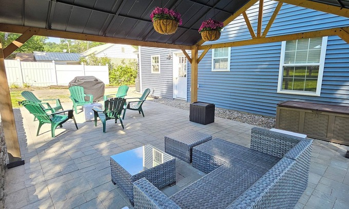Meredith Casa | Summer Getaway, 4-BR, Sleeps 14, Large Yard