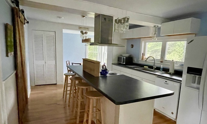 Bakersfield Casa | Contrabandistas de esquí Notch o Jay Peak! Casa de campo del siglo XIX bellamente renovada