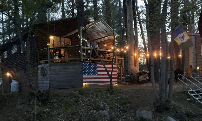 South Casco Cabina | Ski & Stay-25 min to Shawnee Peak Access to Big Sebago Fishing/Ice Fishing