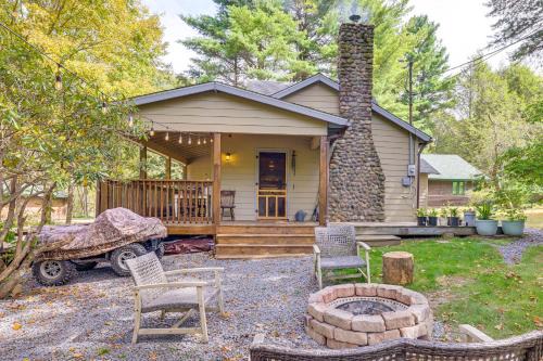 Pocono Pines Casa | Ski, Swim, Relax Old-Fashioned Poconos Getaway