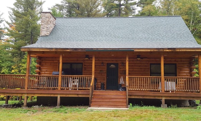 Athol Cabina | SKI TIME! ADIRONDACK LINCOLN LOG CABIN