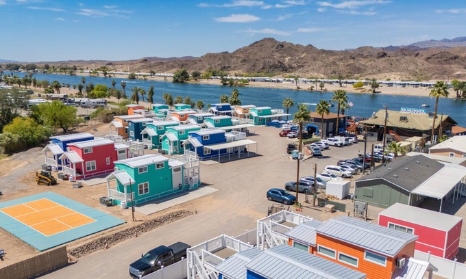 Parker Strip Casa | Skibatical, Private Fenced Yard at Roadrunner Resort