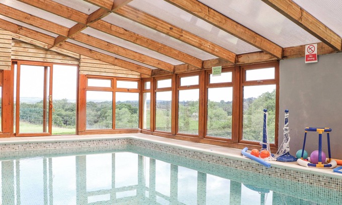 Callington Cabaña | SKIBER COOMBE, family friendly, with pool in Launceston