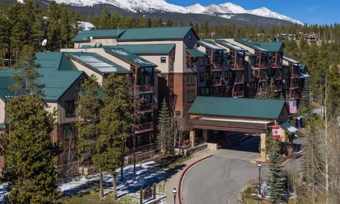 Peak 9 Villa | Skiing in Breckridge!