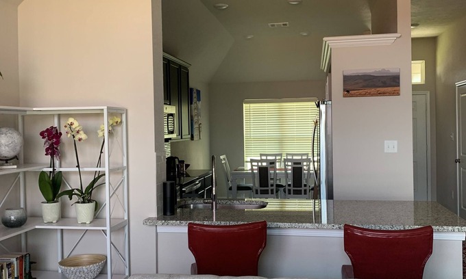 College Station Casa | Skip the gameday/ graduation gridlock