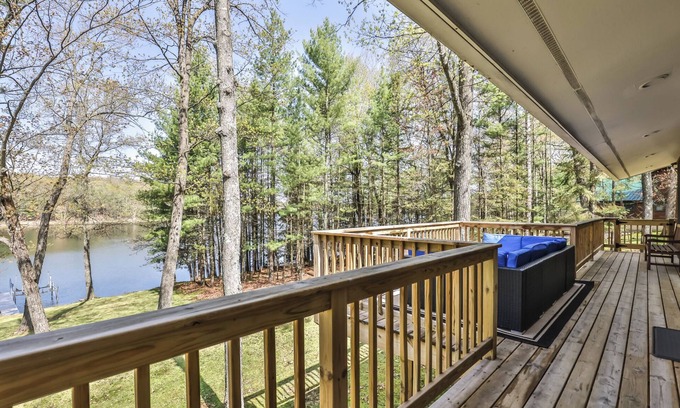 Arbor Vitae Casa | Skipping Stone on Towanda Lake