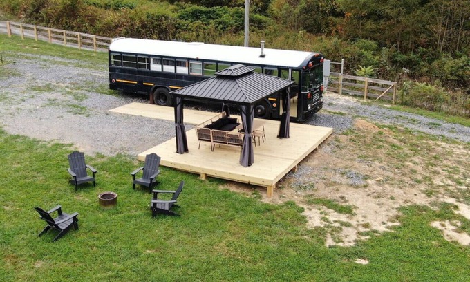 Elton Casa | Skoolie New River Gorge - Big Blue