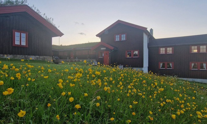 Ringebu Hotel | Skotten Seter Bed Husky
