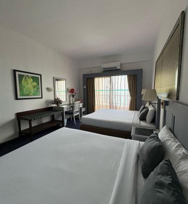 Tanjung Bungah Hotel | Sky beach resort