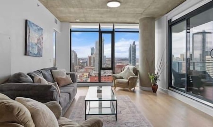 Connaught Apartamento | "Sky Cabin" | UG Parking | AC | Mins to Saddledome