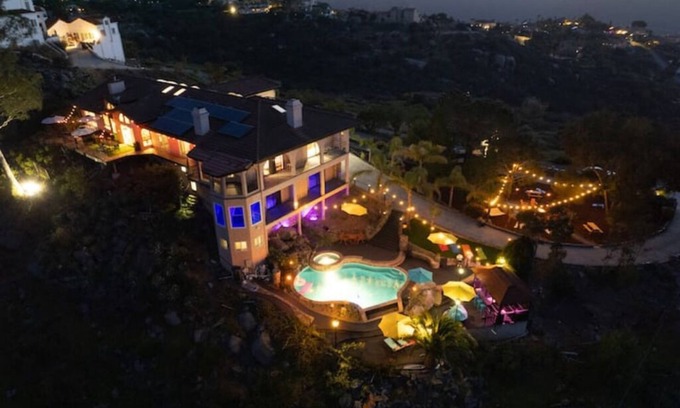 Crest Casa | Sky Candy Estate - Sunrise+Sunset Views, Pool, Spa