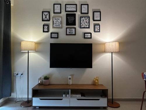 Thane West Apartamento | Sky Escape, Cloud-Level Living