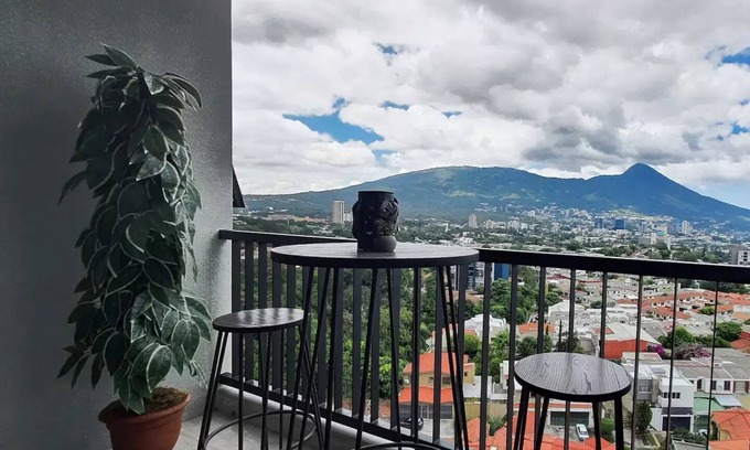 Antiguo Cuscatlan Apartamento | Sky Flat 2Brm@Avitat Link w/Pool