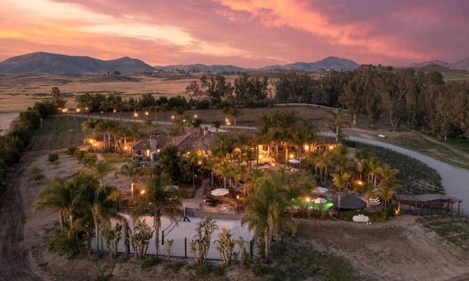 Temecula Villa | Sky Lantern by AvantStay | Stunning Oasis w/ Pool, Hot Tubs, & Volley Ball Court