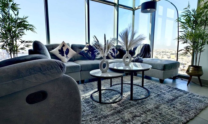 Manama Condominio | Sky-Midway Oasis, H Family Home