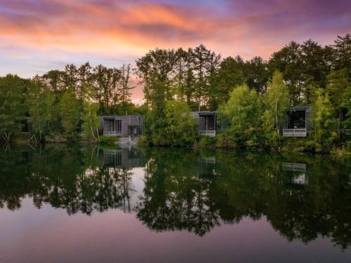 Maubray Casa | Sky Pad Lakeside Retreat