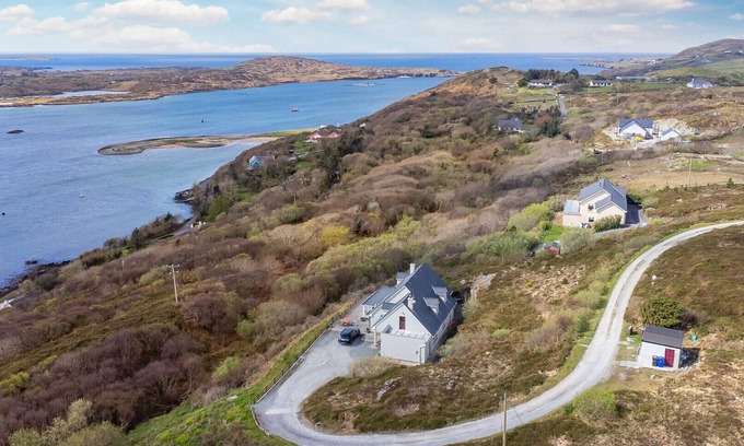 Clifden Casa | Sky Road Lodge- Beautiful Views