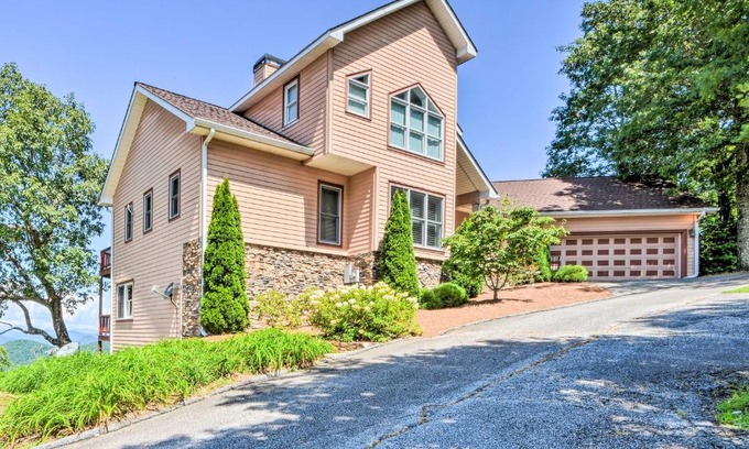 Dillard Casa | Sky Valley Home with Mtn View, 5 Mi to Rabun Bald!
